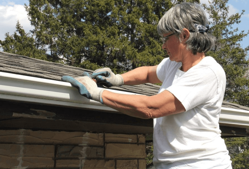 DIY Gutter Cleaning Williamsburg: What To Know! | Window Ninjas